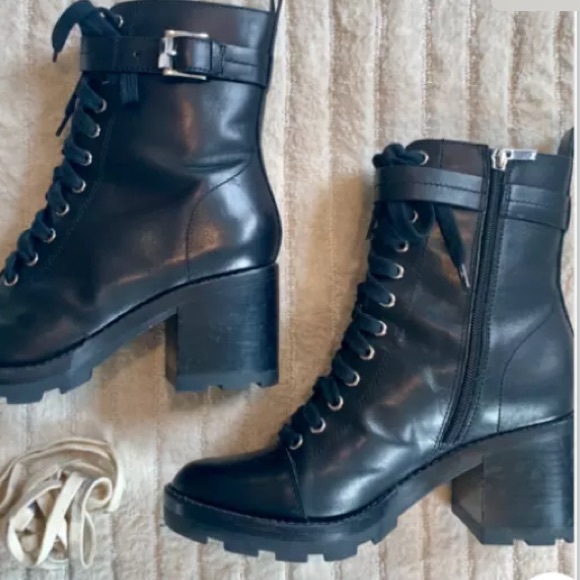 waren lace up ankle boot